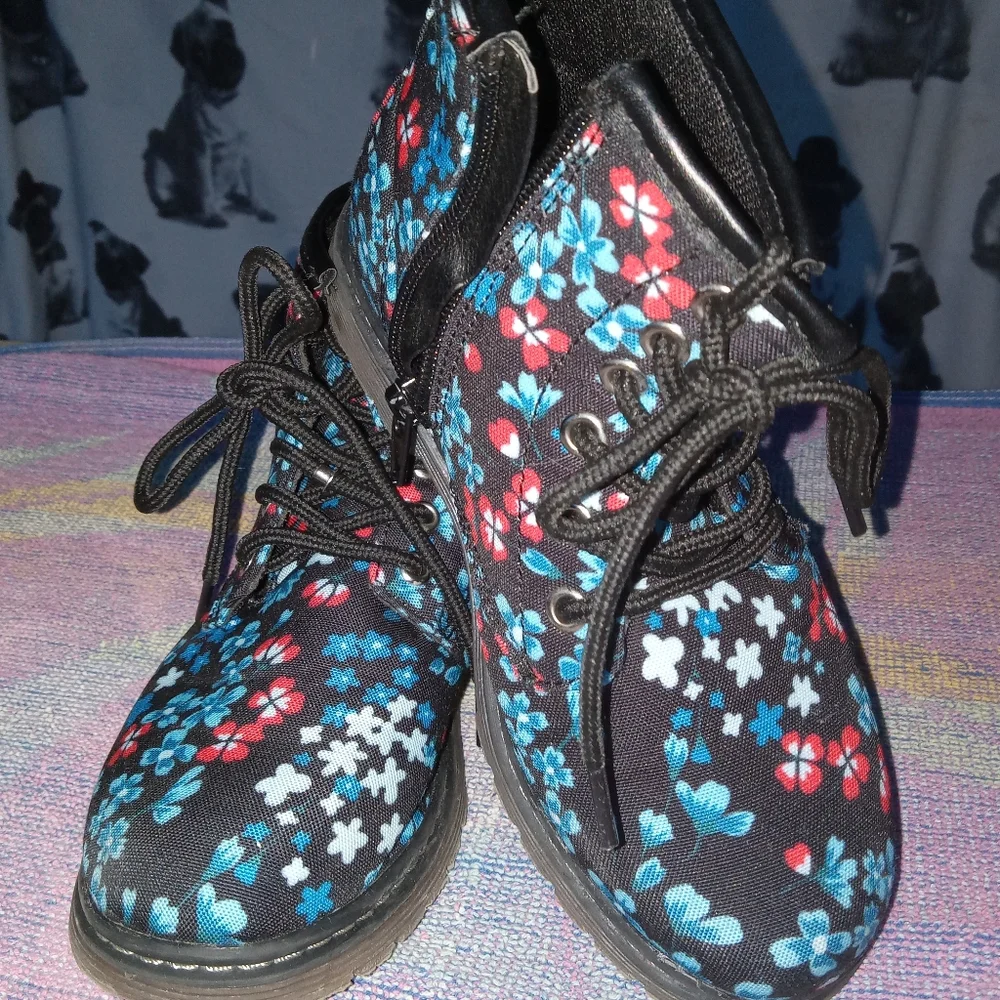 Girls Blue and Red Flower Boots - Picture 1 of 4